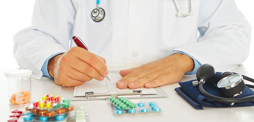 врач прописывает лекарства от простатита